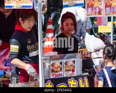 Gifu Japan - 4 octobre 2015 : vendeurs d'aliments de rue au 59ème festival annuel de Nobunaga Banque D'Images