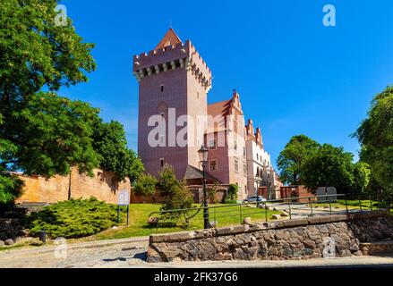 Poznan, Pologne - 5 juin 2015 : vue panoramique sur le château royal historique du duc Przemysl dans le centre de la vieille ville Banque D'Images