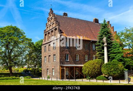 Poznan, Pologne - 6 juin 2015 : Maison Psalmodists - Psalteria - sur l'île historique d'Ostrow Tumski, au bord de la rivière Cybina Banque D'Images