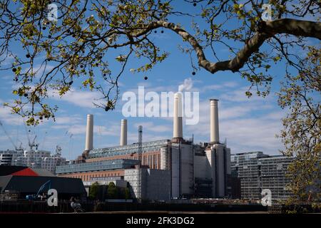 Une vue de la centrale électrique de Battersea en cours de réaménagement dans le cadre de la régénération de VNEB (Vauxhall, Nine Elms et Battersea) se trouve au sud de Londres. Date de la photo: Mardi 27 avril 2021. Banque D'Images