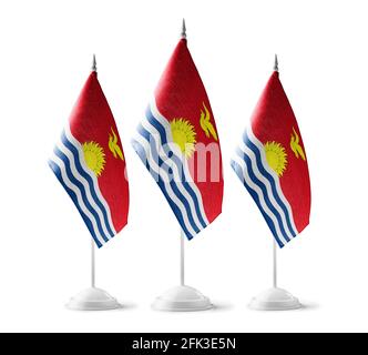 Petits drapeaux nationaux des Kiribati sur fond blanc Banque D'Images