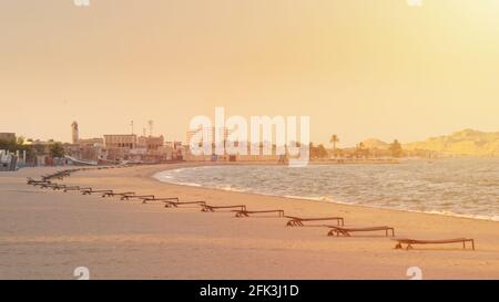 Belles plages au Qatar. Plage Al wakrah. Mise au point sélective Banque D'Images