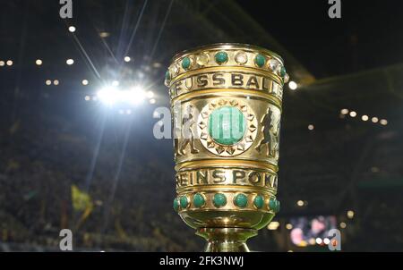 Dortmund, Allemagne. 05th Feb, 2019. Firo: Soccer, saison 2018/2019 DFB-Pokal, coupe, 05.02.2019 BVB Borussia Dortmund - SV Werder Bremen, Feature, général, arrière-plan, Backer, Trophae, Cut Out | usage dans le monde crédit: dpa/Alamy Live News Banque D'Images