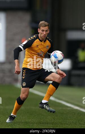 Newport, Royaume-Uni. 27 avril 2021. Mickey Demetriou du comté de Newport en action. EFL football League Two Match, Newport County v Scunthorpe Utd à Rodney Parade Newport, pays de Galles, le mardi 27 avril 2021. Cette image ne peut être utilisée qu'à des fins éditoriales. Utilisation éditoriale uniquement, licence requise pour une utilisation commerciale. Aucune utilisation dans les Paris, les jeux ou les publications d'un seul club/ligue/joueur. photo par Andrew Orchard /Alay Live News Banque D'Images