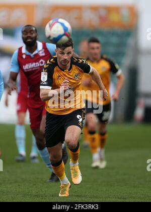 Newport, Royaume-Uni. 27 avril 2021. Padraig Amond du comté de Newport en action.EFL football League Two Match, Newport County v Scunthorpe Utd au Rodney Parade à Newport, pays de Galles, le mardi 27 avril 2021. Cette image ne peut être utilisée qu'à des fins éditoriales. Utilisation éditoriale uniquement, licence requise pour une utilisation commerciale. Aucune utilisation dans les Paris, les jeux ou les publications d'un seul club/ligue/joueur. photo par Andrew Orchard /Alay Live News Banque D'Images