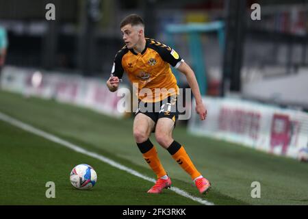 Newport, Royaume-Uni. 27 avril 2021. Lewis Collins du comté de Newport en action. EFL football League Two Match, Newport County v Scunthorpe Utd à Rodney Parade Newport, pays de Galles, le mardi 27 avril 2021. Cette image ne peut être utilisée qu'à des fins éditoriales. Utilisation éditoriale uniquement, licence requise pour une utilisation commerciale. Aucune utilisation dans les Paris, les jeux ou les publications d'un seul club/ligue/joueur. photo par Andrew Orchard /Alay Live News Banque D'Images