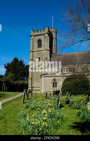 Église Saint-Pierre au printemps, Église Lawford, Warwickshire, Angleterre, Royaume-Uni Banque D'Images