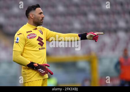 Turin, Italie, le 26 avril 2021. Salvatore Sirigu de Torino FC gestes pendant la série UN match entre Torino FC et SSC Napoli au Stadio Grande Torino, Turin. Banque D'Images