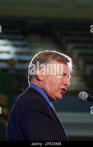 LE SECRÉTAIRE GÉNÉRAL DE TUC, JOHN BONZES, S'EXPRIMAIT AUJOURD'HUI À WESTMINSTER À SOUTIEN DU RASSEMBLEMENT POUR LES SERVICES PUBLICS.4 DÉCEMBRE 2001 PHOTO LE PARADIS D'ANDY Banque D'Images