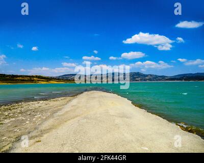 Barrage Monte Cotugno autour de Bracciano, le parc national du Pollino, Basilicate, Italie. Banque D'Images