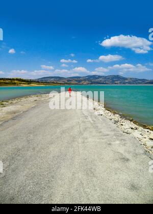 Barrage Monte Cotugno autour de Bracciano, le parc national du Pollino, Basilicate, Italie. Banque D'Images