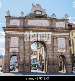 INNSBRUCK, AUTRICHE - 23 juillet 2020 : l'Arc de Triomphe est l'un des sites les plus connus de la ville autrichienne d'Innsbruck. Banque D'Images