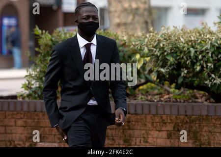 Le rappeur Pa Salieu arrive au tribunal de Coventry où il est accusé de deux chefs d'accusation de désordre violent, blessant avec intention et possession d'une arme offensive. Les accusations ont été portées par la police des West Midlands après une enquête sur le décès de Fidel Glasgow, âgé de 21 ans, à Coventry, en 2018. Date de la photo: Mercredi 28 avril 2021. Banque D'Images