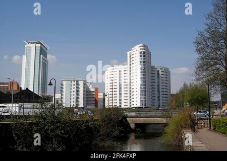 La tour résidentielle Altolusso et le Radisson Hotel, Cardiff Skyline Wales UK High Rise Buildings architecture moderne ville britannique Banque D'Images