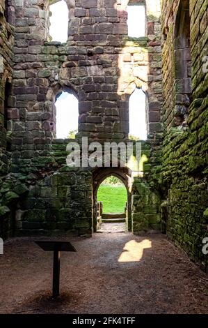 Les ruines de la tour House de quatre étages datant du XVIe siècle à l'etal Château qui abritait autrefois le propriétaire et sa retinue et une salle de caserne au sommet Banque D'Images