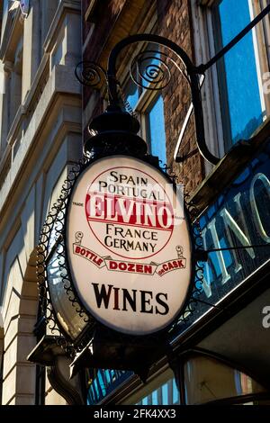 Angleterre, Londres, ville de Londres, Fleet Street, El Vino Wine Store Sign *** Légende locale *** Royaume-Uni,Grande-Bretagne,Grande-Bretagne,Grande-Bretagne,Anglais, Banque D'Images