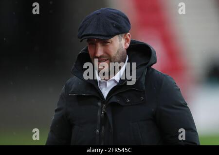 SUNDERLAND, ROYAUME-UNI. 27 AVRIL le Manager de Sunderland Lee Johnson lors du match Sky Bet League 1 entre Sunderland et Blackpool au stade de Light, Sunderland, le mardi 27 avril 2021. (Crédit : Mark Fletcher | INFORMATIONS MI) Banque D'Images