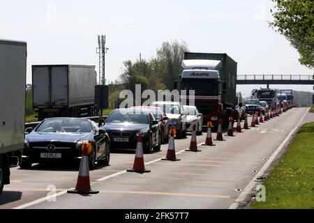 Fermeture de la voie sur l'A78 à partir de Dutch House Roundabout Traffic builds Sur l'A77, à l'approche du rond-point Banque D'Images