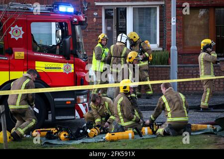 Peggieshill Road, Ayr, Ayrshire, Écosse, Royaume-Uni le feu se brise en maison et s'étend à deux autres propriétés Banque D'Images