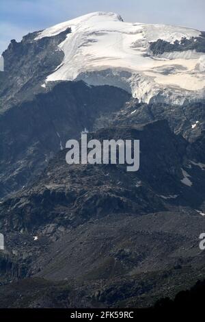 Piz Morteratsch vue depuis le col de la Bernina, dans le sud de la Suisse, au-dessus de St Moritz. Banque D'Images