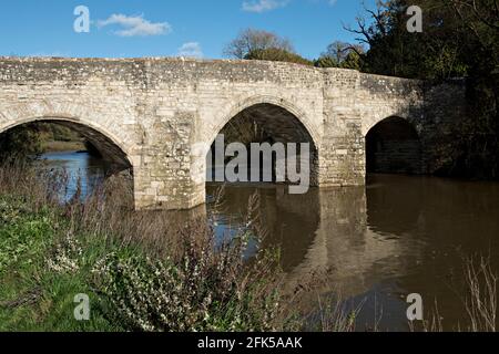 Pont de teston traversant la rivière Medway, entre Teston et West Farleigh dans le Kent, en Angleterre. Banque D'Images