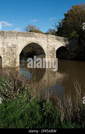 Pont de teston traversant la rivière Medway, entre Teston et West Farleigh dans le Kent, en Angleterre. Banque D'Images