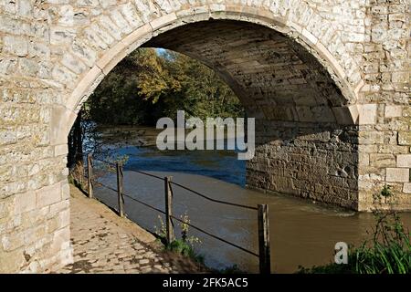 Pont de teston traversant la rivière Medway, entre Teston et West Farleigh dans le Kent, en Angleterre. Banque D'Images