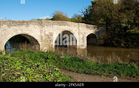 Pont de teston traversant la rivière Medway, entre Teston et West Farleigh dans le Kent, en Angleterre. Banque D'Images