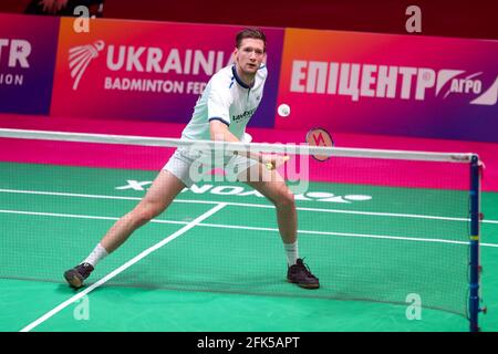KIEV, UKRAINE - 27 AVRIL : Joran Kweekel pendant le 1er jour des 2021 championnats européens de badminton au Palais des sports le 27 avril 2021 à Kiev, Ukraine Banque D'Images