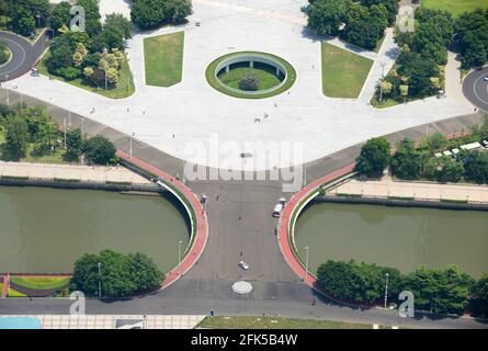 Vue sur un parc dans le quartier de Tianhe à côté de la rivière des perles, Guangzhou, Chine Banque D'Images