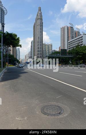 Vue sur un superbe bâtiment d'angle dans le centre de Guangzhou, en Chine Banque D'Images