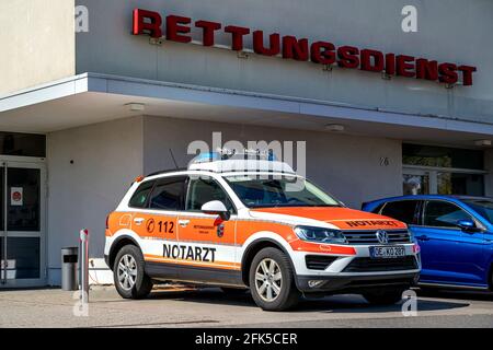 Voiture allemande de médecin d'urgence du distict d'Olpe au centre de secours. Banque D'Images