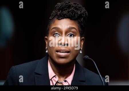 États-Unis. 28 avril 2021. Candace Jackson-Akiwumi, nommée juge du circuit des États-Unis pour le septième circuit, témoigne lors de son audience de confirmation de la Commission judiciaire du Sénat dans l'édifice Dirksen du Bureau du Sénat à Washington, DC, le mercredi 28 avril 2021. Ketanji Brown Jackson, nommé juge du circuit américain pour le circuit du District of Columbia, a également témoigné. Crédit : Tom Williams/Pool via CNP/Media Punch/Alay Live News Banque D'Images