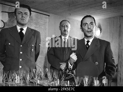 CURT EILERS comme Martin Bormann ERICH STUCKMANN comme Heinrich Himmler et WILLY KRAUSE comme Joseph Goebbels dans DER LETZTE AKT / LES DIX DERNIERS JOURS 1955 réalisateur GEORG WILHELM PABST roman Michael A. Mussmanno écrivains Erich Maria Remarque et Fritz Habeck conseiller Traudl Junge Cosmopol-film / Columbia-Verleh film Banque D'Images