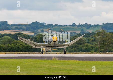 Hawker Sea Fury T20 déploiement des ailes avant le décollage à la Royal Navy International Air Day qui a eu lieu à RNAS Yeovilton, Royaume-Uni, le 13 juillet 2019. Banque D'Images