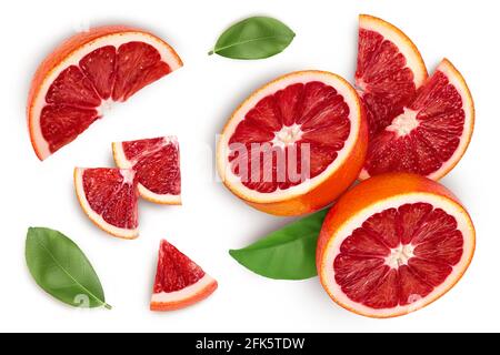 Oranges rouges de sang isolées sur fond blanc. Vue de dessus. Pose à plat Banque D'Images