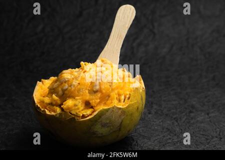 Pomme de bois également connue sous le nom de Bael, Bel, Belgiri, Bili, Bhuel ou Shirphal en Inde. Le fruit médicinal nettoie et renforce le foie, le système digestif, Re Banque D'Images