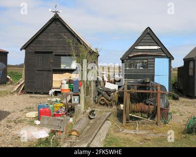 Southwold Harbour est une destination touristique populaire avec les belles cabanes de pêcheurs de planches à revêtement noir et le patrimoine de pêche le long de la rivière Blyth. Banque D'Images