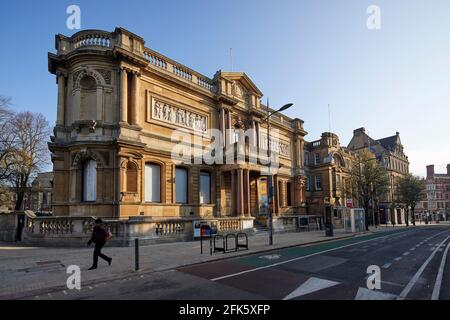 Par l'architecte Julius Alfred Chatwin Grade II*, pierre de bain classée Et six colonnes de granit rouge galerie d'art Wolverhampton sur Lichfield Rue Banque D'Images