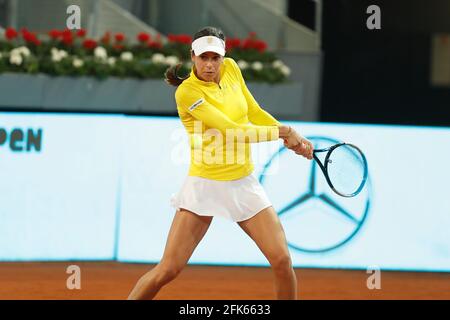 Madrid, Espagne. 28 avril 2021. Ajla Tomljanovic (AUS) tennis : Ajla Tomljanovic d'Australie pendant les qualifications des célibataires 2ème partie contre Xiyu Wang de Chine sur le WTA 1000 'Mutua Madrid Open tennis Tournoi' à la Caja Magica à Madrid, Espagne . Crédit: Mutsu Kawamori/AFLO/Alay Live News Banque D'Images