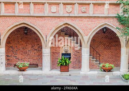 Arches du Collegium Maius Grande cour du Collège de l'Université Jagellonienne de Cracovie. Banque D'Images