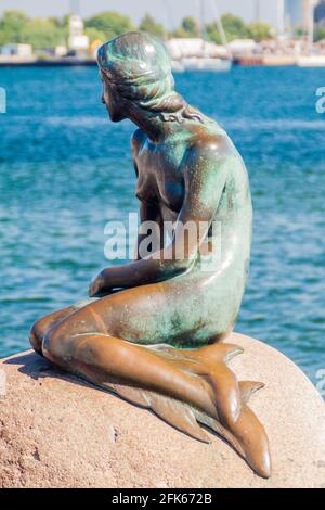 COPENHAGUE, DANEMARK - 26 AOÛT 2016 : statue de la petite Sirène à Copenhague, Danemark Banque D'Images