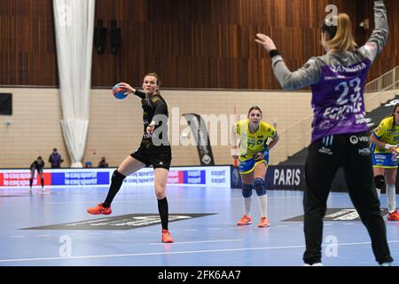 Paris, France. 28 avril 2021. Nadia Offendal pendant le championnat de France féminin, Ligue Butagaz Energie, play-offs Day 5 handball match entre Paris 92 et Metz HB le 28 avril 2021 au Palais des Sports Robert Charpentier à Issy-les-Moulineaux, France - Credit: Victor Joly/Alay Live News Banque D'Images