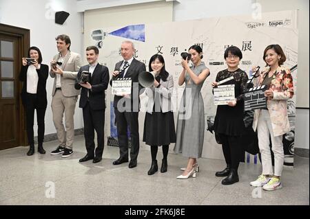 Taipei. 28 avril 2021. Chuen Wen assiste à la conférence de presse du Festival du film littéraire de Taipei 2021 à Taipei, Taiwan, Chine, le 28 avril 2021.(photo de TPG) crédit: TopPhoto/Alay Live News Banque D'Images