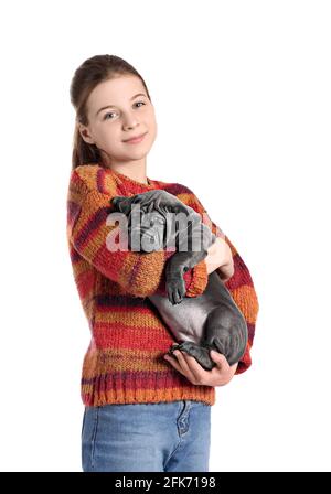 Jolie fille avec un chiot sur fond blanc Banque D'Images