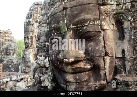 Faces en pierre au temple de Bayon à Siem Reap, Cambodge. Banque D'Images