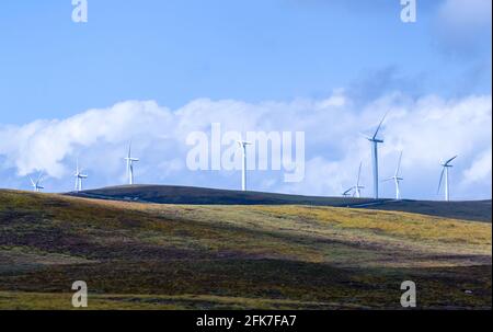 Farr Wind Farm ne montrant que quelques-uns du vent Turbines dans les Highlands d'Écosse Banque D'Images
