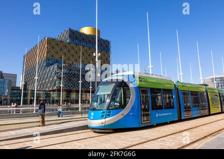 Tram à Birmingham Centenary Square, Royaume-Uni Banque D'Images