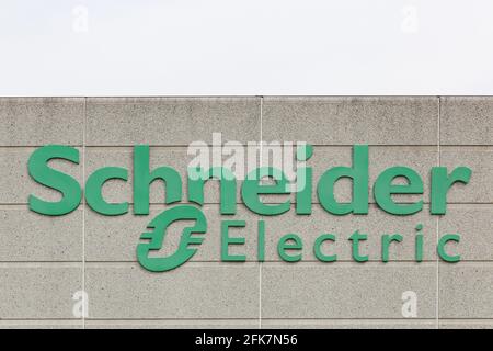 Kolding, Danemark - 29 mai 2016 : logo Schneider Electric sur une façade. Schneider Electric est un leader dans le domaine de l'automatisation et de la gestion de l'électricité Banque D'Images