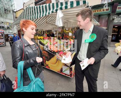 PETER CRANIE, LE PRINCIPAL CANDIDAT DU PARTI VERT POUR LES ÉLECTIONS DE L'EURO EN JUIN POUR LE NORD-OUEST À LIVERPOOL. 1/5/09 PHOTO DAVID ASHDOWN Banque D'Images